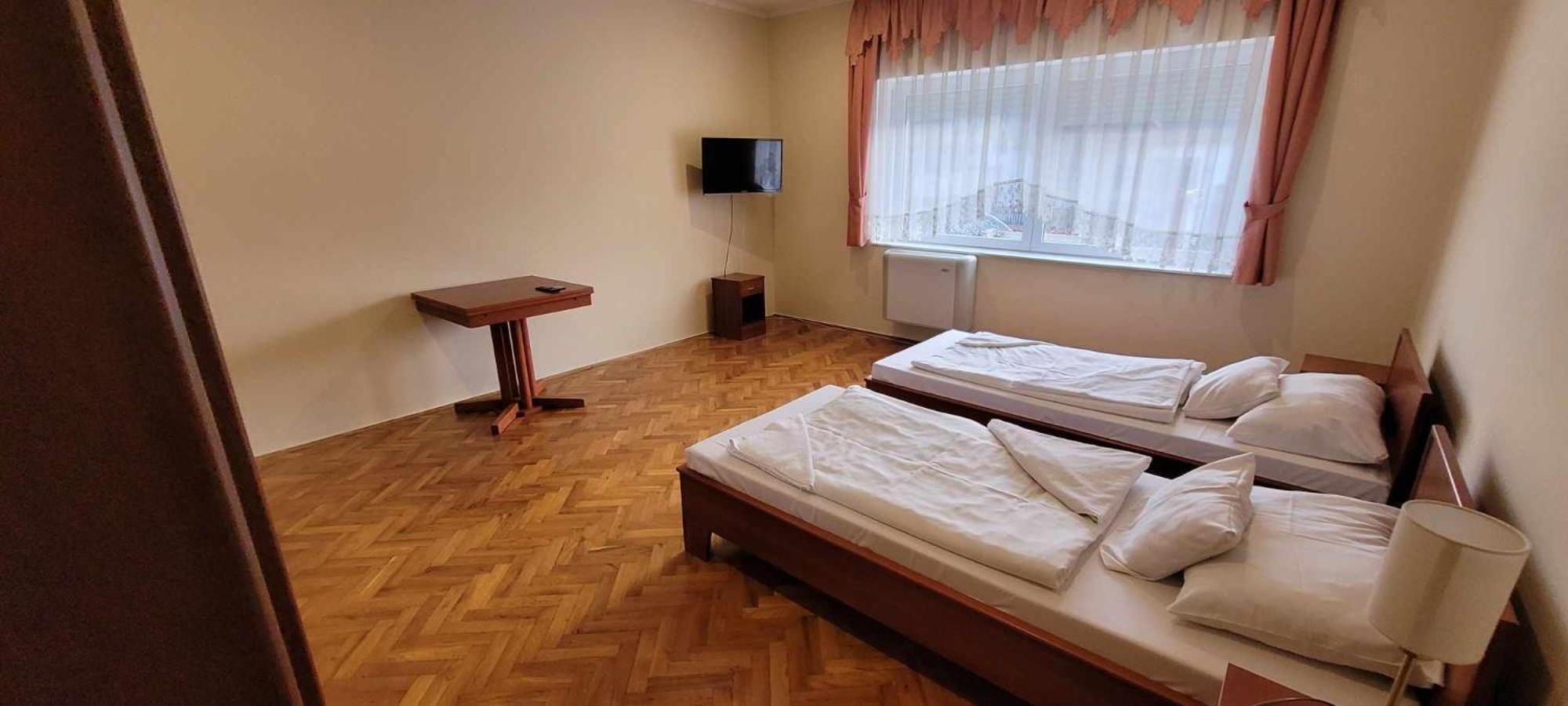 Aranypatkó Fogadó-Étterem Győrújbarát Esterno foto
